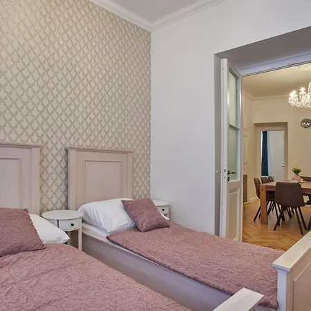 National Theatre Elegance Apart Otel Prag