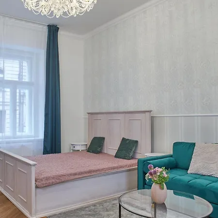 National Theatre Elegance Prag