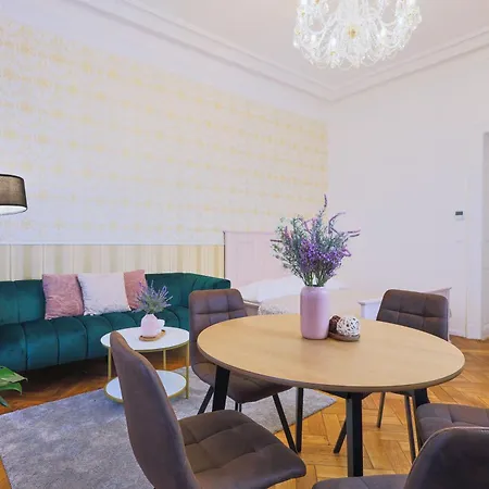 National Theatre Elegance Prag