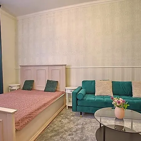 National Theatre Elegance Apart-hotel Praga