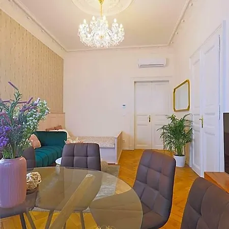 Apart-hotel National Theatre Elegance 4*