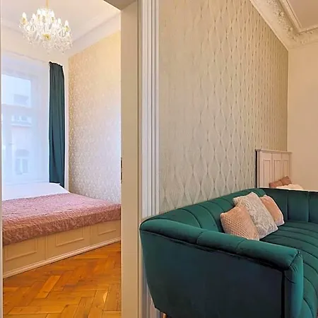 National Theatre Elegance Apart-hotel Praga