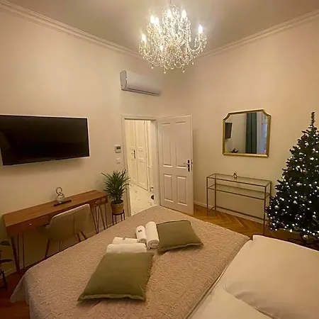 National Theatre Elegance Apart-hotel Praga