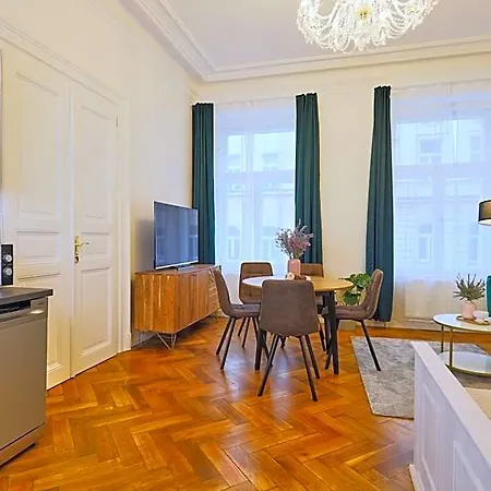 Apart-hotel National Theatre Elegance