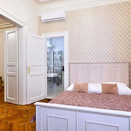Apart-hotel National Theatre Elegance 4*
