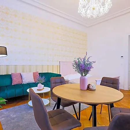 National Theatre Elegance 4*