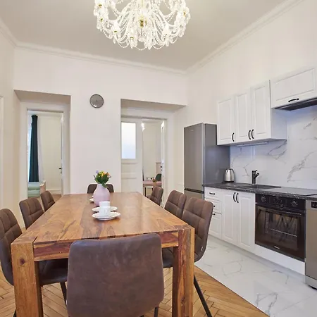 National Theatre Elegance Hotel apartamentowy