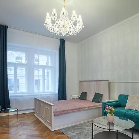 National Theatre Elegance Hotel apartamentowy Praga