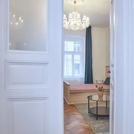National Theatre Elegance Apart-hotel