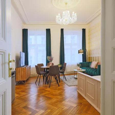 National Theatre Elegance Aparthotel 4*