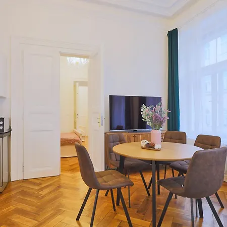 National Theatre Elegance Hotel apartamentowy *