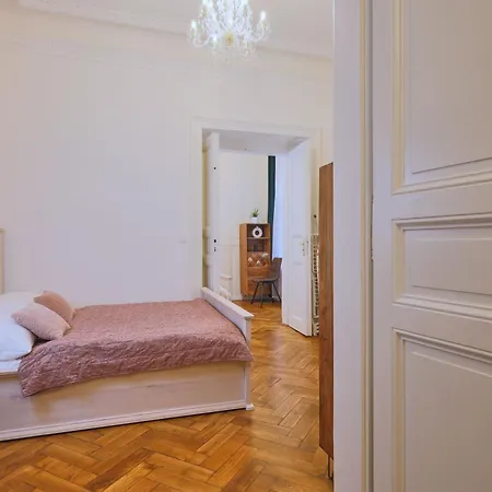 National Theatre Elegance Hotel apartamentowy Praga