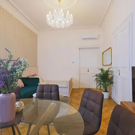 National Theatre Elegance Hotel apartamentowy *