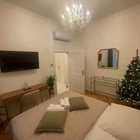 National Theatre Elegance Aparthotel