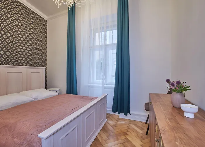 National Theatre Elegance 4*