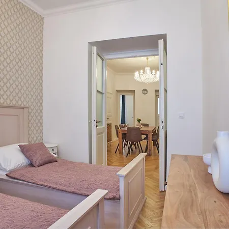 Hotel apartamentowy National Theatre Elegance