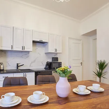 Hotel apartamentowy National Theatre Elegance