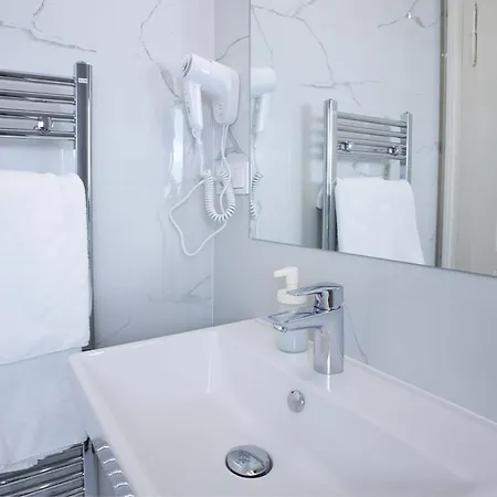 National Theatre Elegance Hotel apartamentowy 4*