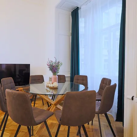 National Theatre Elegance Praga